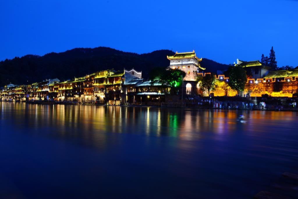 Fenghuang Slowly Time Inn Exterior photo