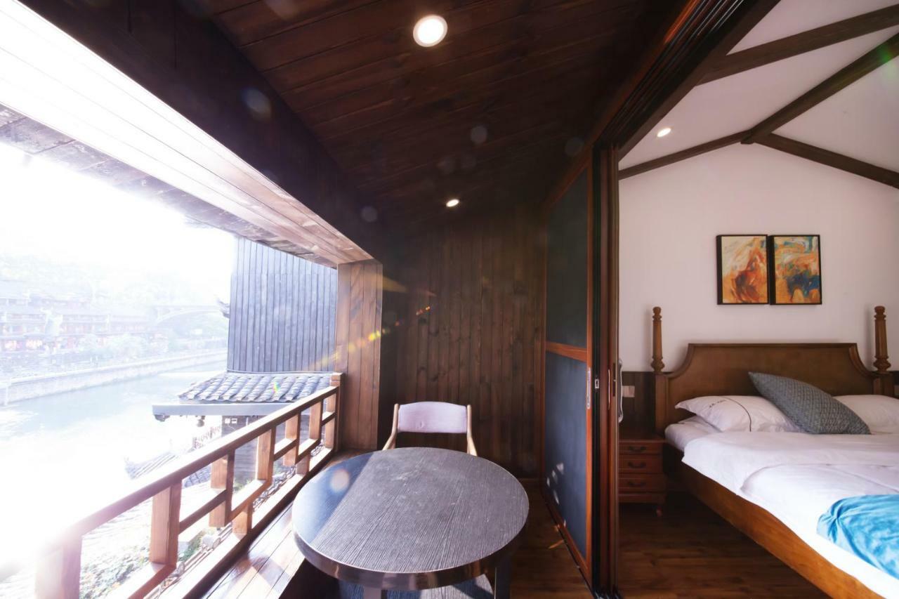 Fenghuang Slowly Time Inn Exterior photo